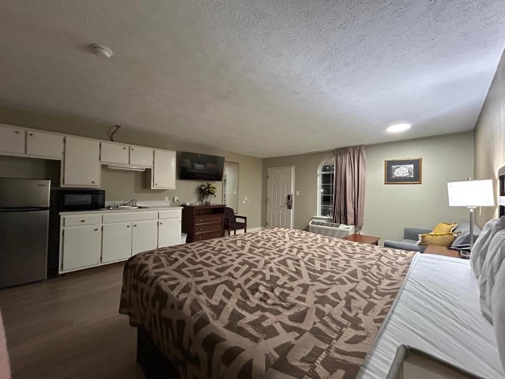 Deluxe Triple Room interior