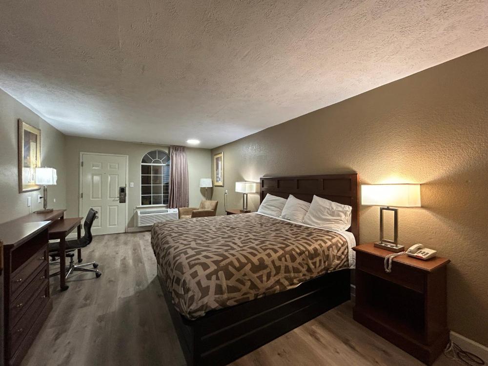 Superior King Room interior